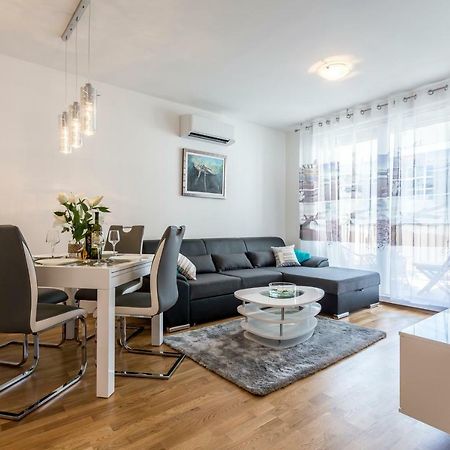 Apartment Luka Spalato Esterno foto