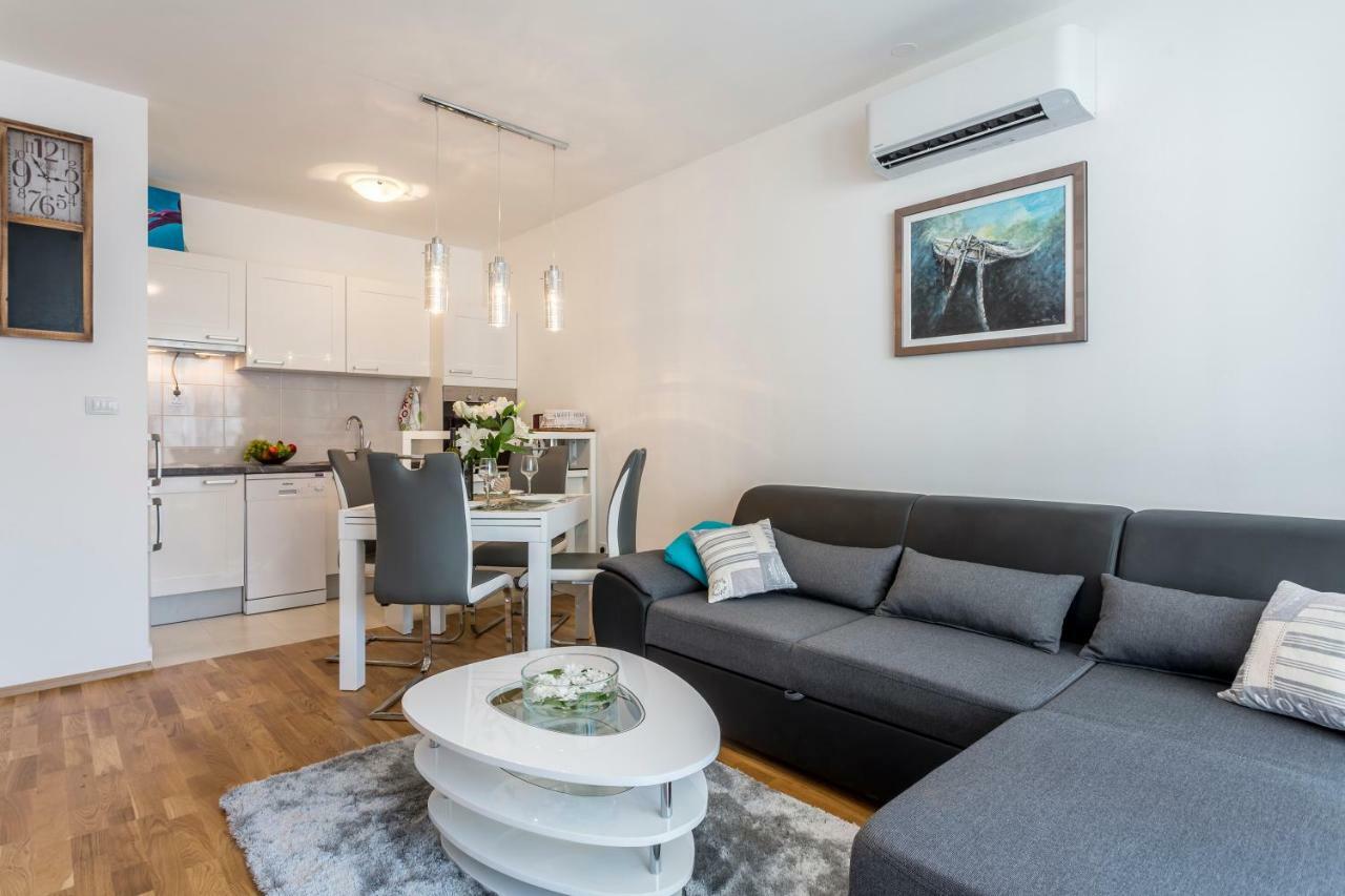 Apartment Luka Spalato Esterno foto