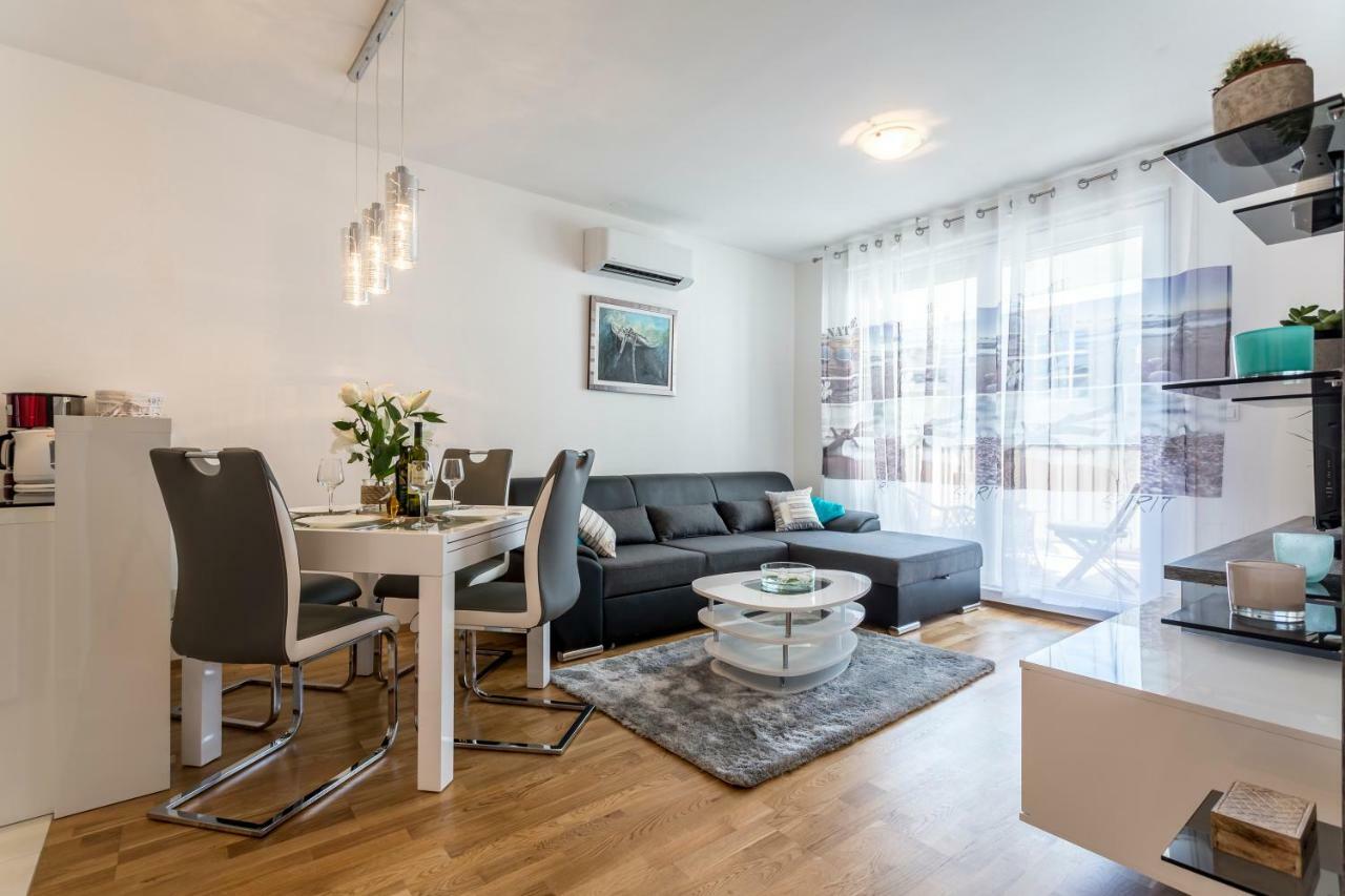 Apartment Luka Spalato Esterno foto