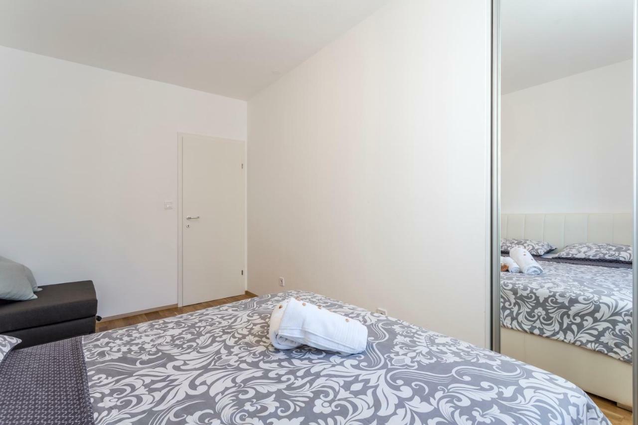 Apartment Luka Spalato Esterno foto