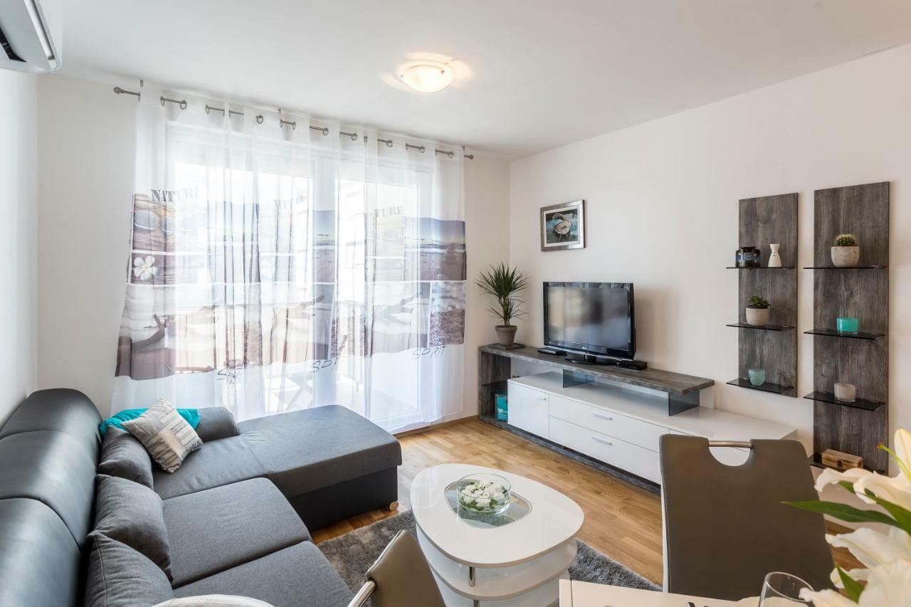 Apartment Luka Spalato Esterno foto