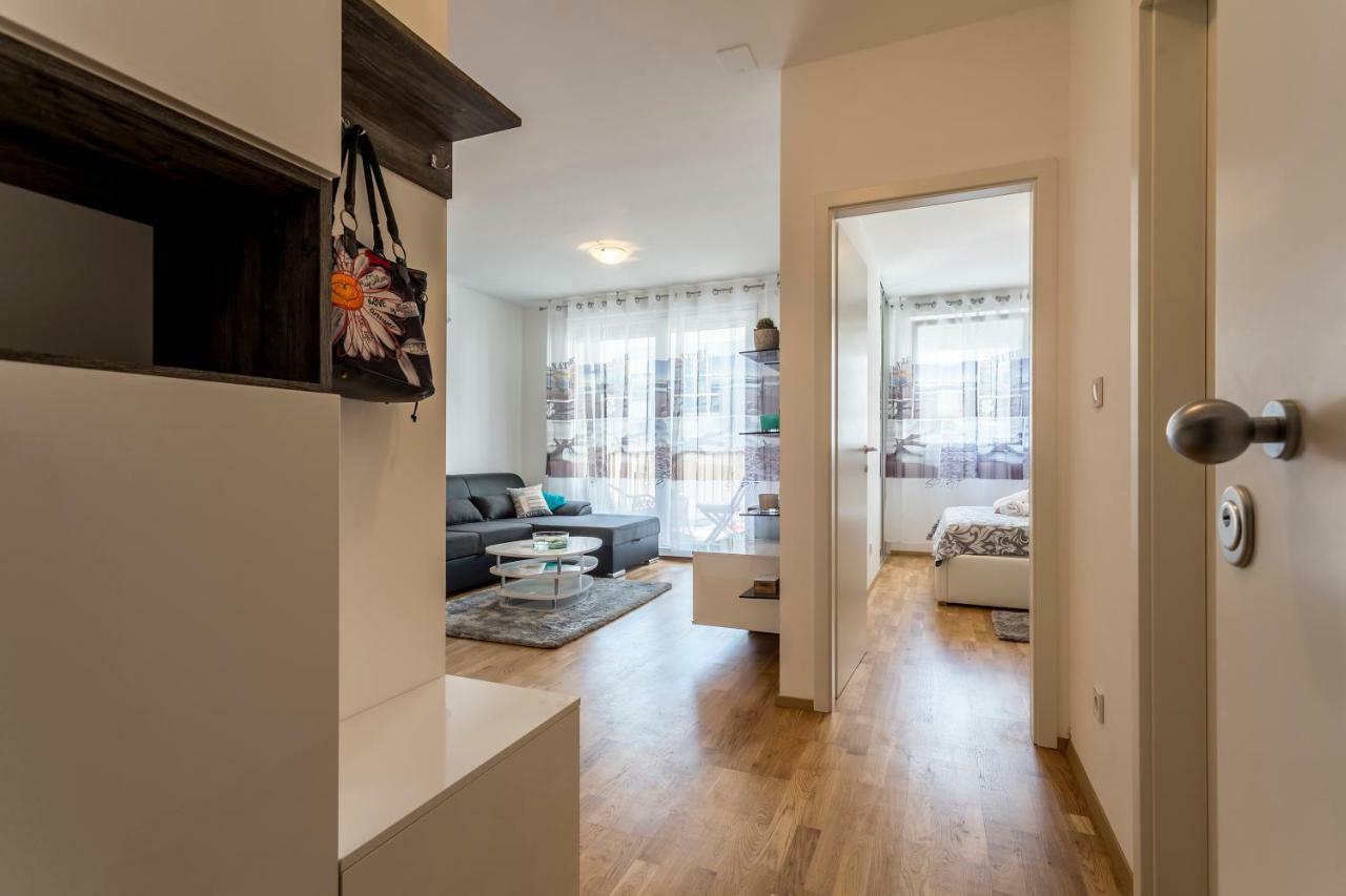 Apartment Luka Spalato Esterno foto