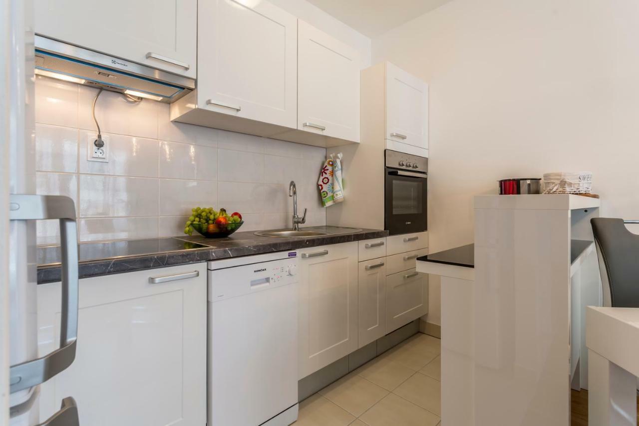 Apartment Luka Spalato Esterno foto